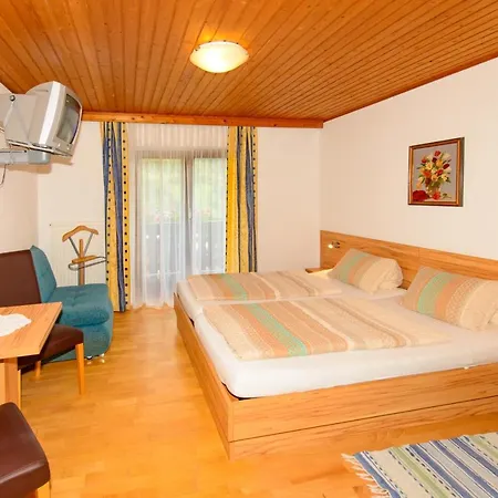 Schrahlehen Bed & Breakfast 3*